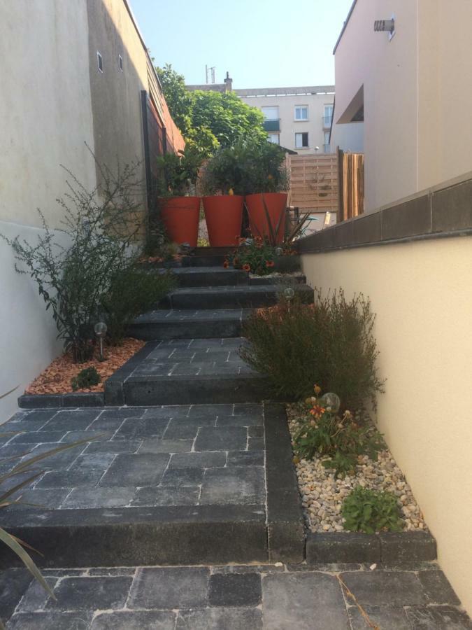 Du Jardin Des Plantes 56 Rue Premartine * Le Mans